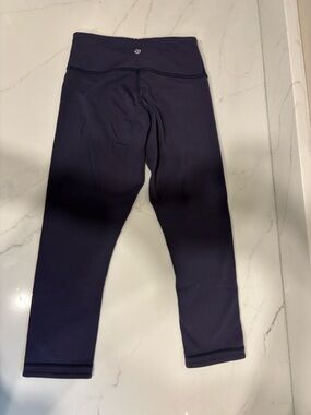 lululemon woman’s Black and blue reversible Active Leggings Rare!!